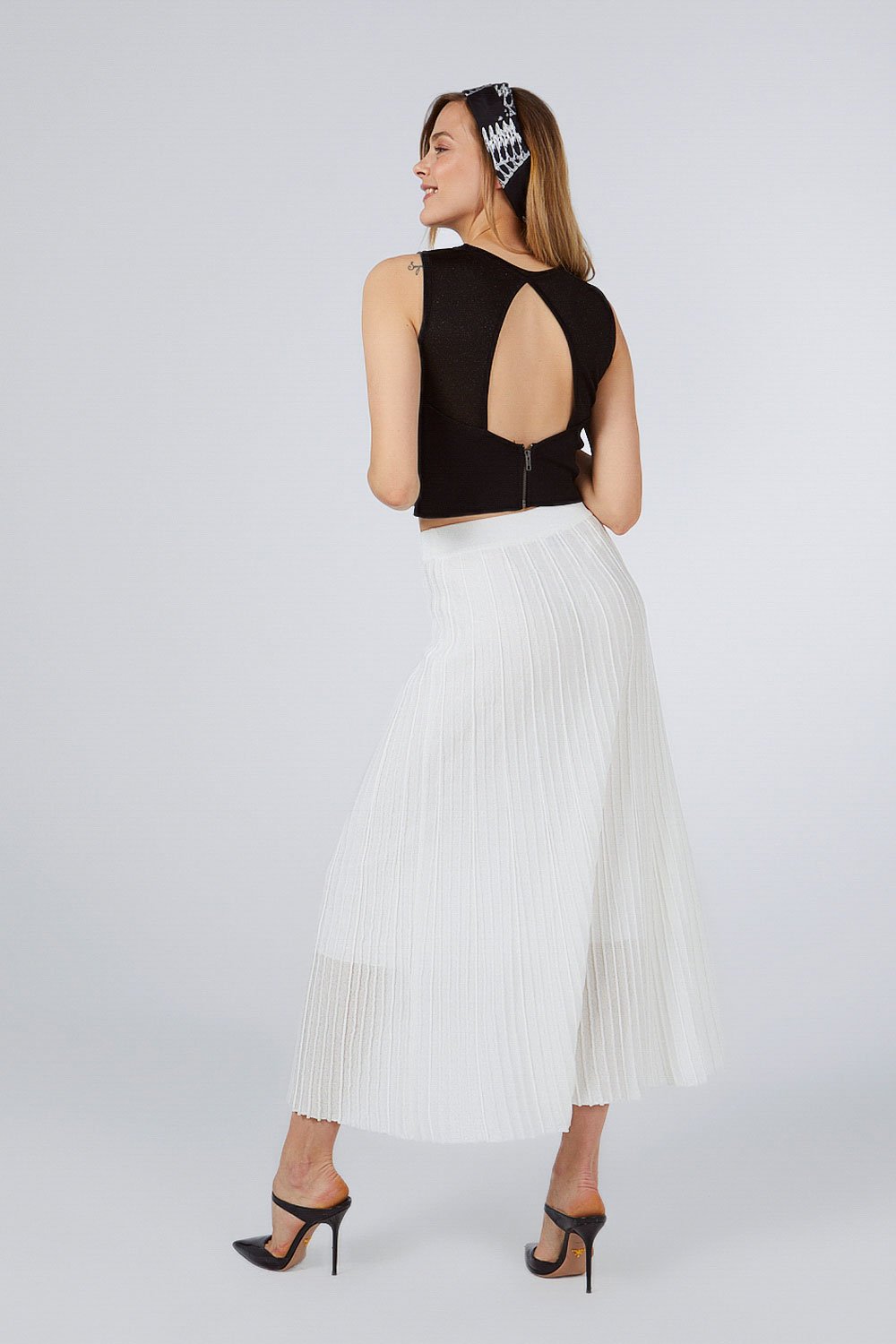 V-NECK BACK OPEN BLOUSE BLACK