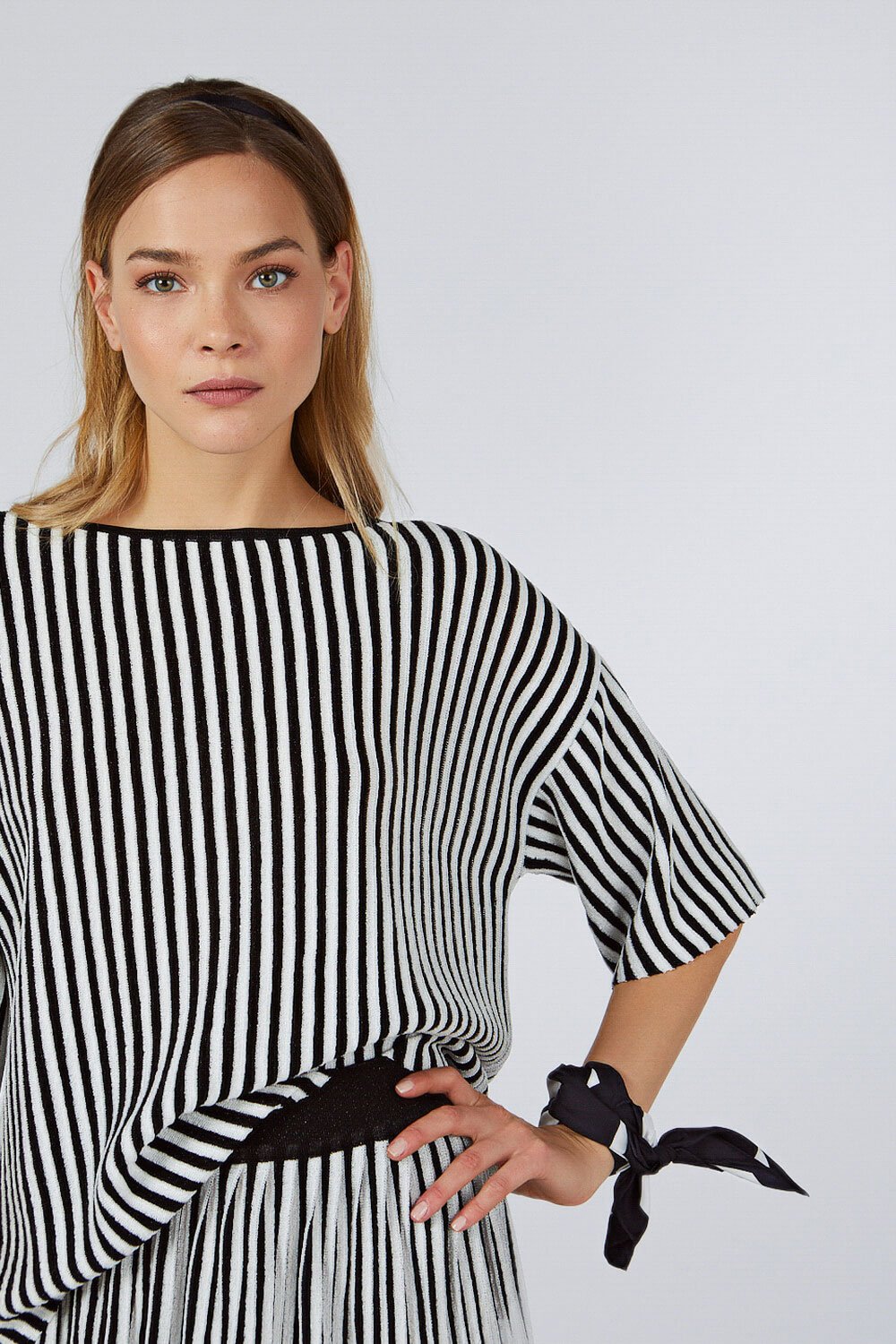 BLACK&WHITE LUREX SWEATER