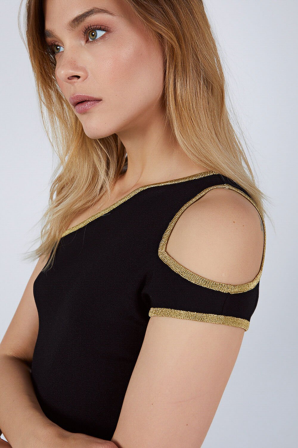 ONE SHOULDER CUTOUT TOP BLACK-GOLD