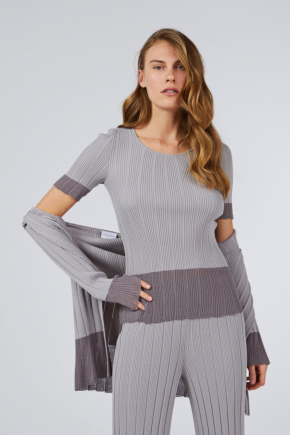 CREW NECK RIBBED TOP GRAY