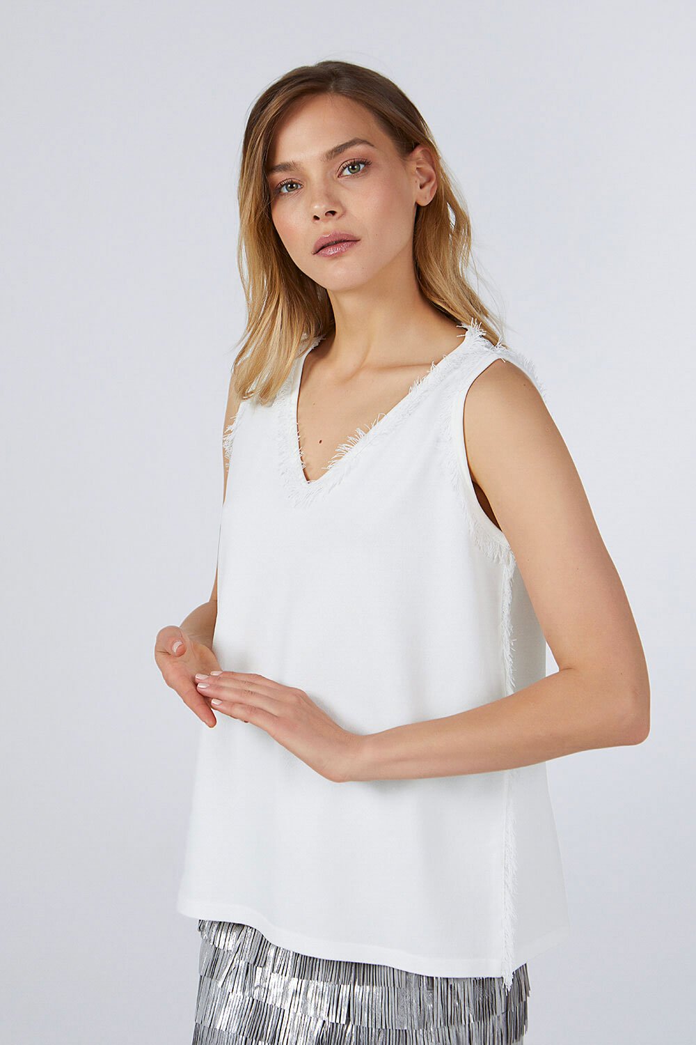 V-NECK FRINGED TOP WHITE