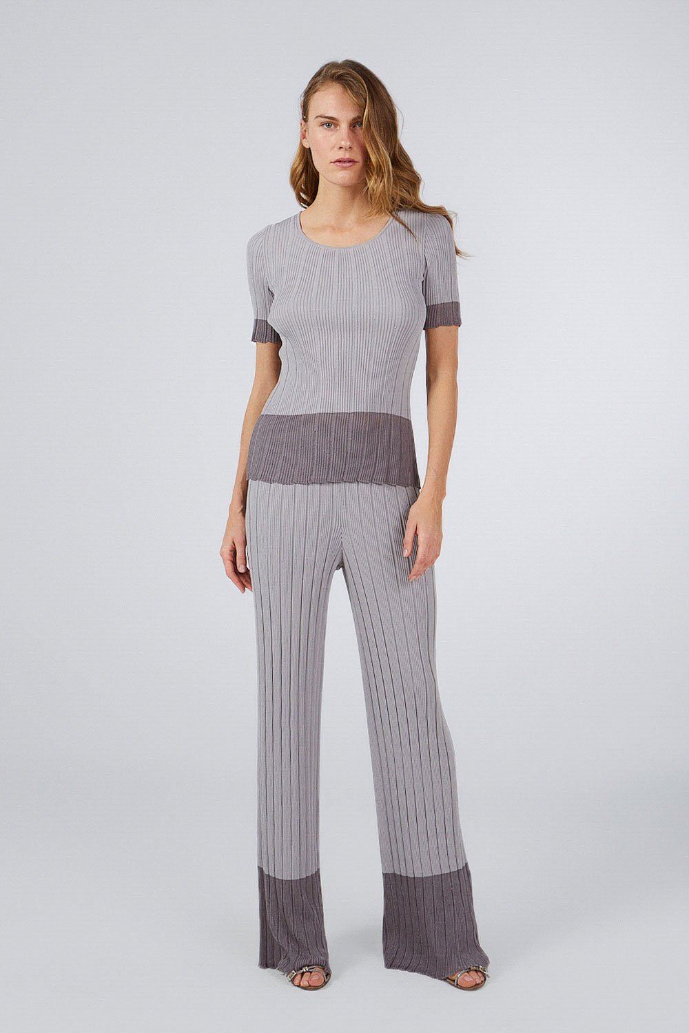 CREW NECK RIBBED TOP GRAY