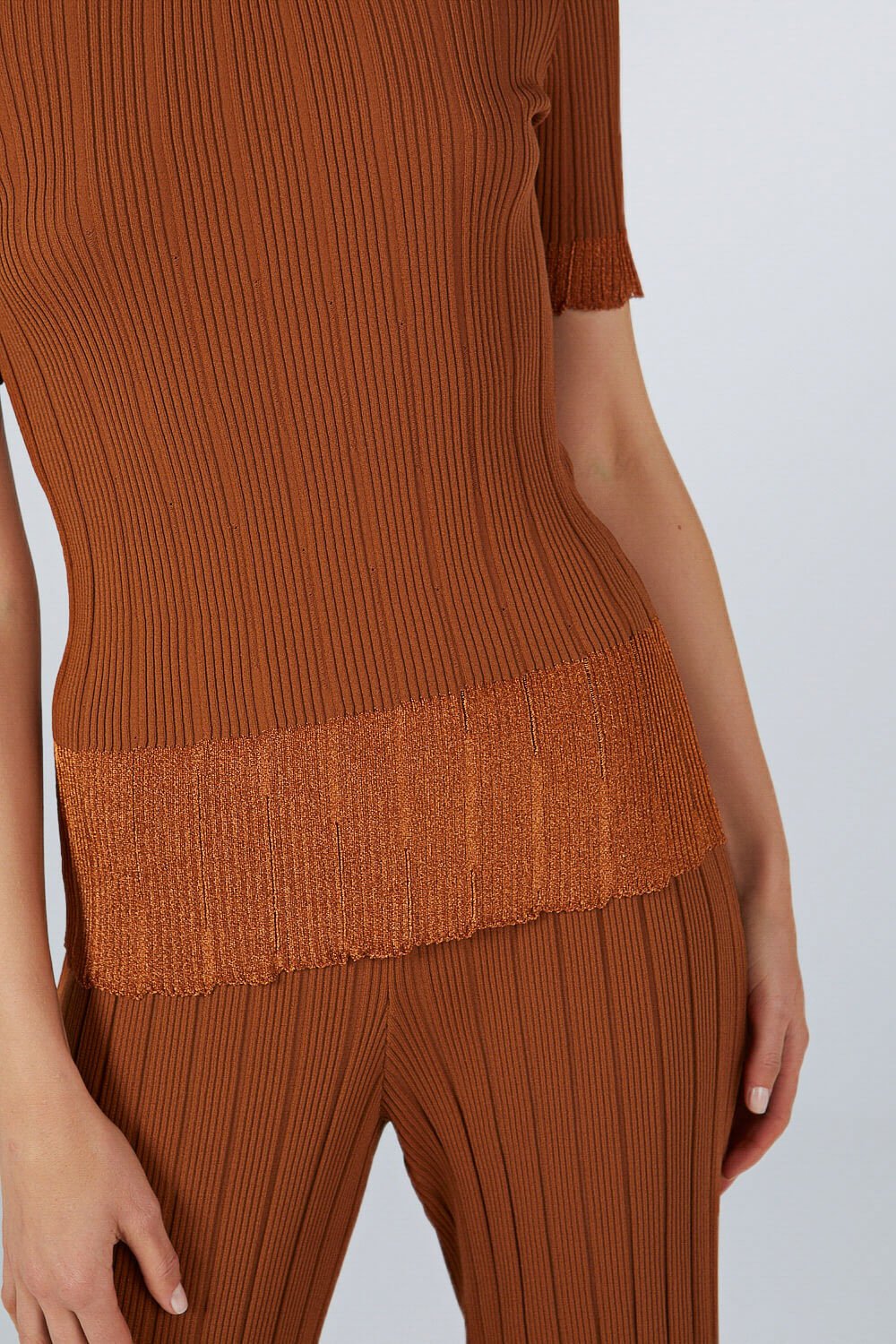 CREW NECK RIBBED TOP BRONZE
