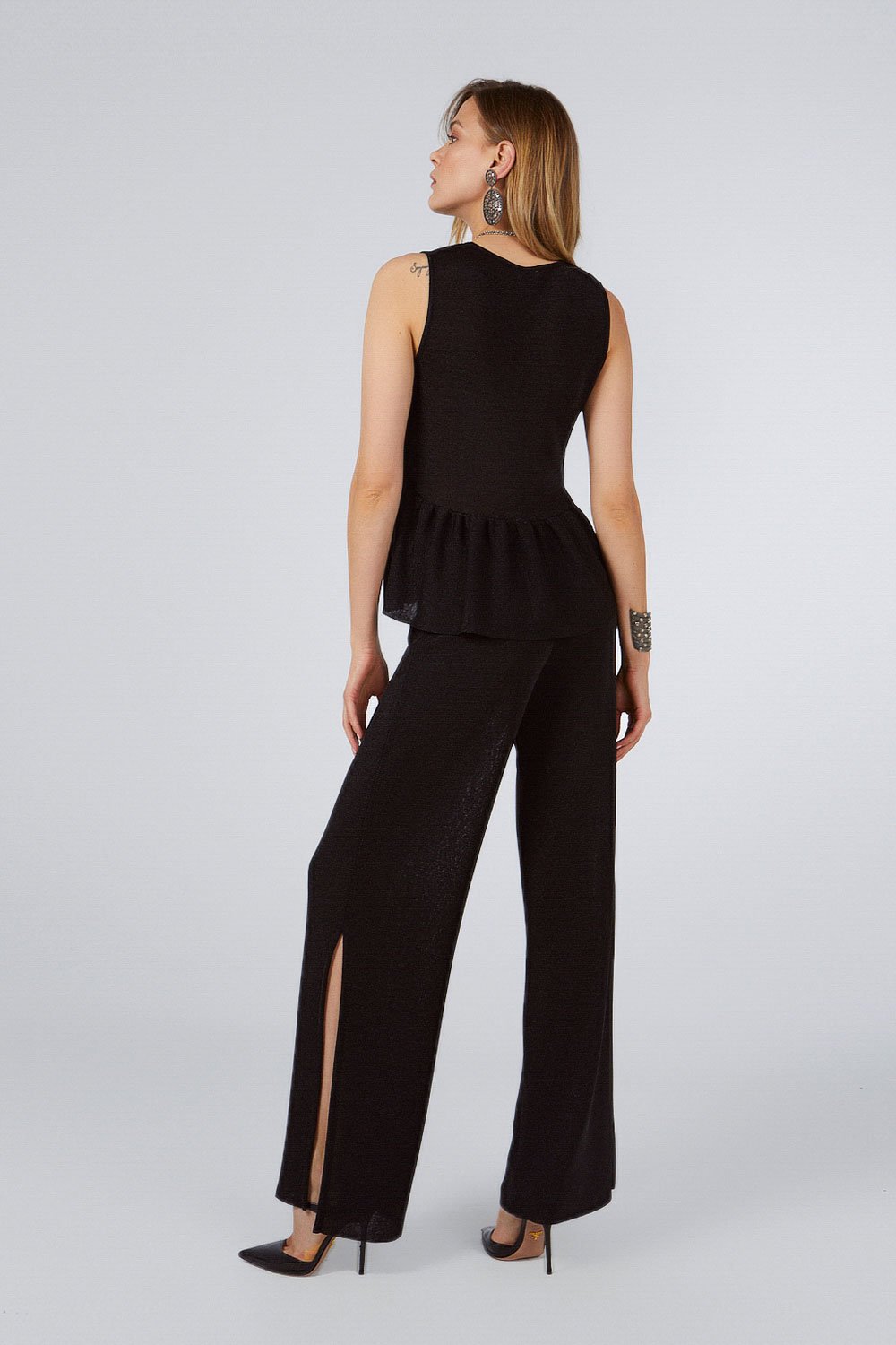 DEEP V NECKED GLITTERED TOP BLACK